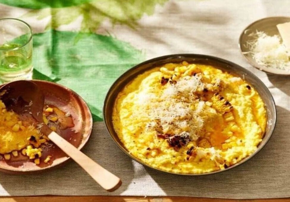 A bowl of food on top of a table.